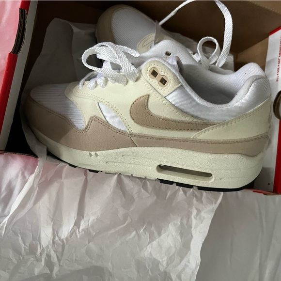 Kid Sized Nike Court Sneakers - Picture 5 of 7